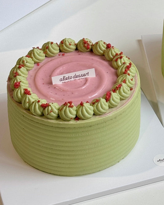 Matcha Strawberry Cake